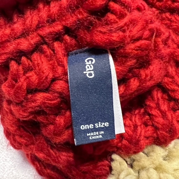 GAP (NWOT) Pom-Pom Cable Knit Beanie - Picture 3 of 5